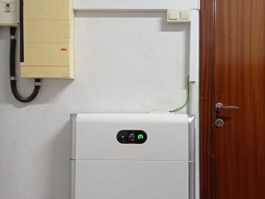 Autoconsumo particulares 5 kW de inversor y 6,9 kW en paneles y almacenamiento en batería de 10 kW en Benicarló (Castellón)
