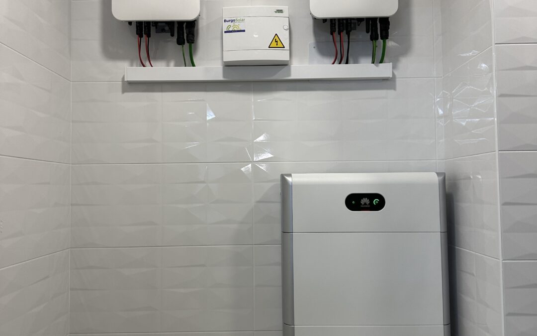 Autoconsumo particulares 10 kW de inversor y 12,6 kW en paneles y almacenamiento en batería de 10 kW en Burgos