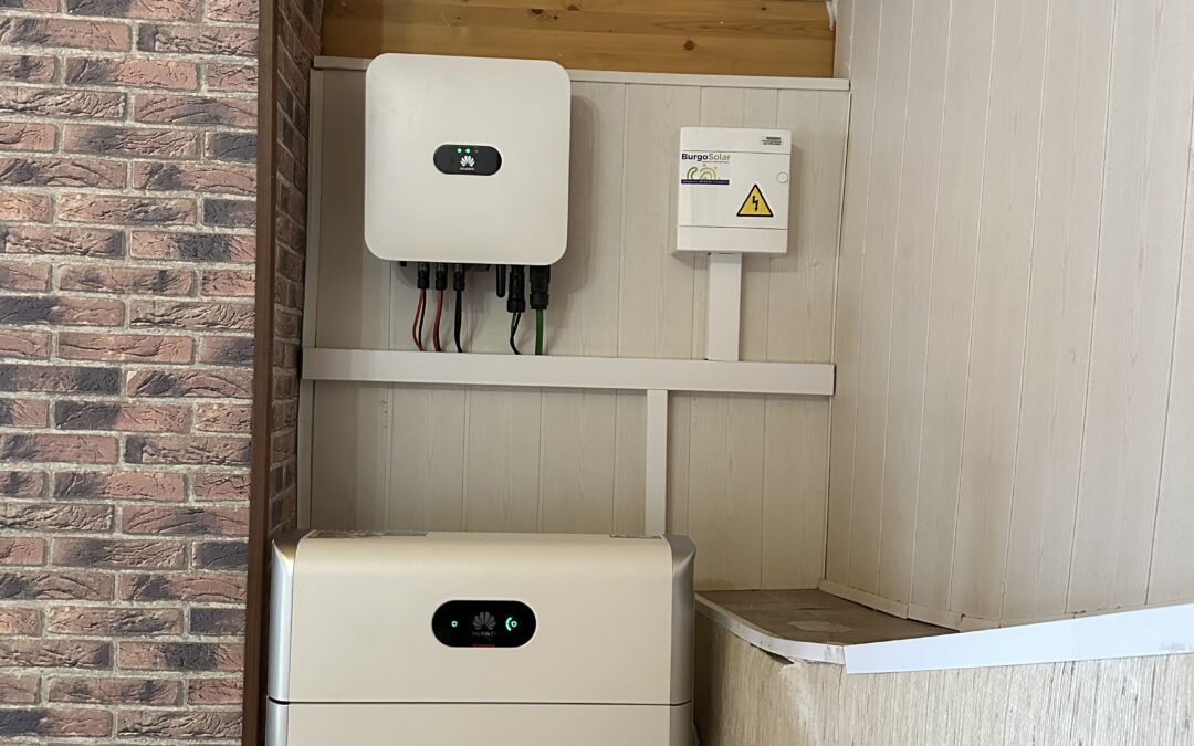 Autoconsumo particulares 5 kW de inversor y 6 kW en paneles y almacenamiento en batería de 5 kW en Villaverde de Mogina (Burgos)